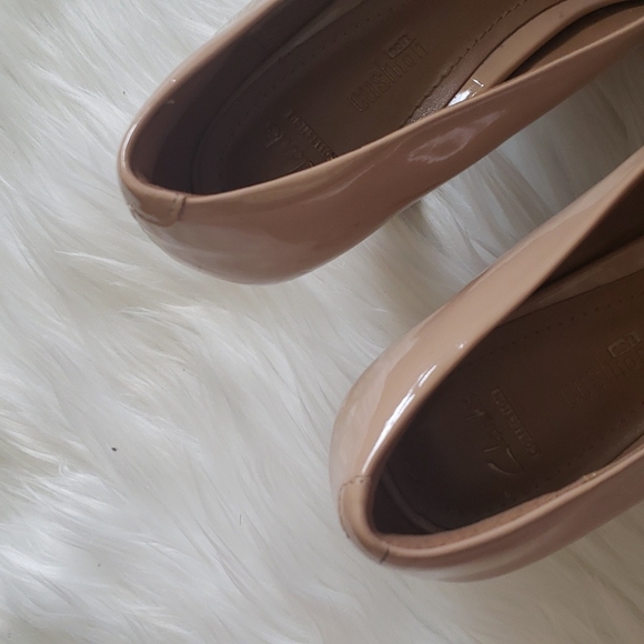 Clarks Nude Heels - Picture 6 of 8